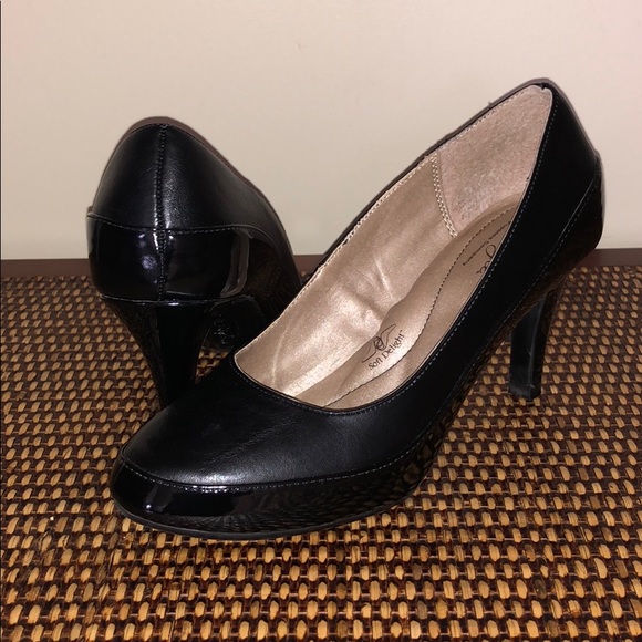 Hush Puppies | Shoes | Black Leather And Otter Leather Pumps Soft Style